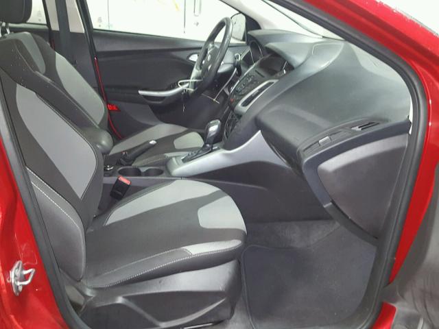 1FAHP3F27CL259988 - 2012 FORD FOCUS SE RED photo 5