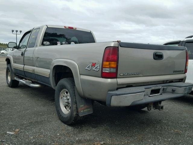 1GCHK291X2E151017 - 2002 CHEVROLET SILVERADO GOLD photo 3