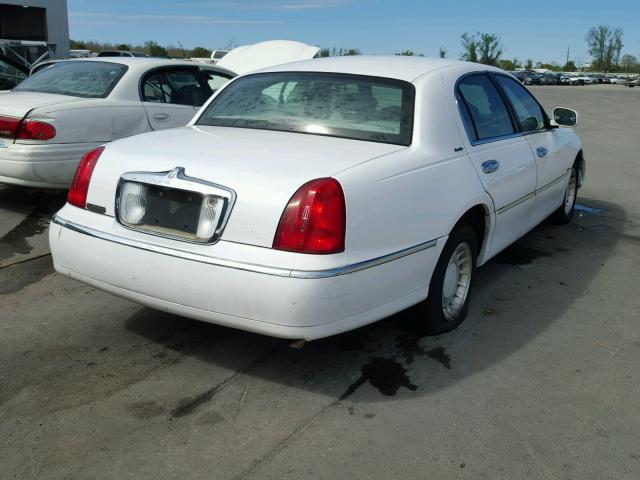 1LNHM81W4YY805923 - 2000 LINCOLN TOWN CAR E WHITE photo 4