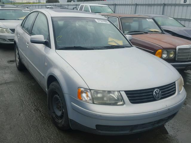 WVWAC63B81P047068 - 2001 VOLKSWAGEN PASSAT GLS GRAY photo 1