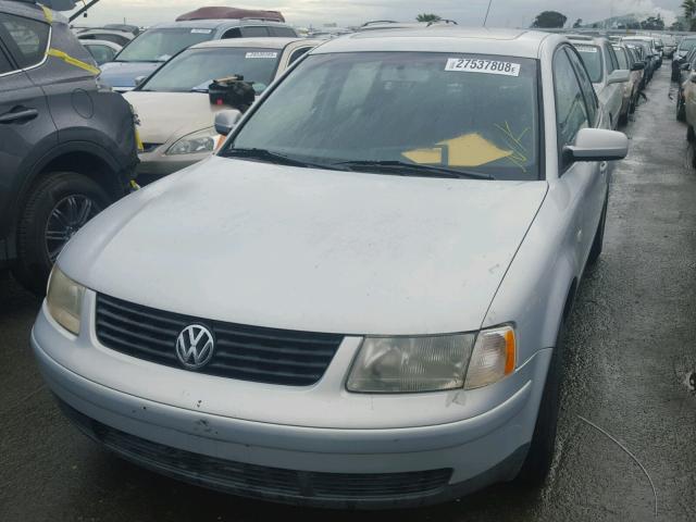 WVWAC63B81P047068 - 2001 VOLKSWAGEN PASSAT GLS GRAY photo 2