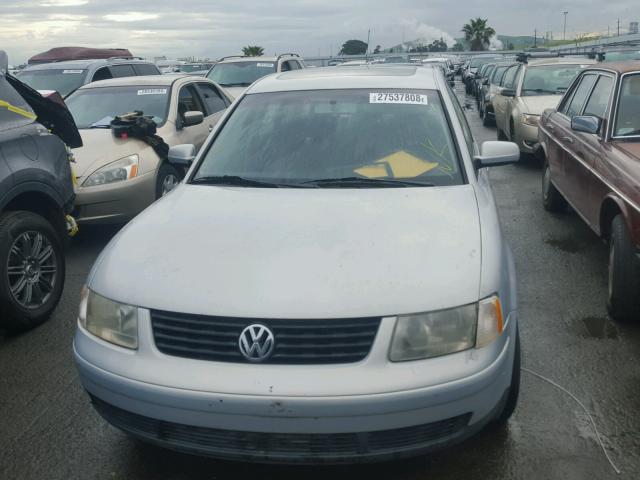 WVWAC63B81P047068 - 2001 VOLKSWAGEN PASSAT GLS GRAY photo 9