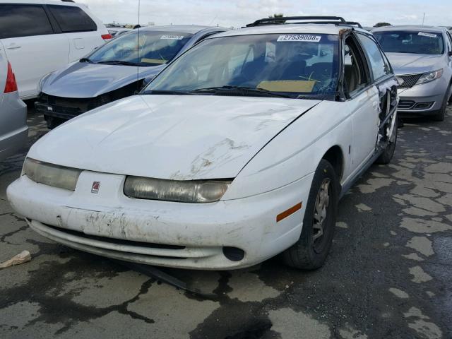 1G8ZK8271WZ172014 - 1998 SATURN SW2 WHITE photo 2