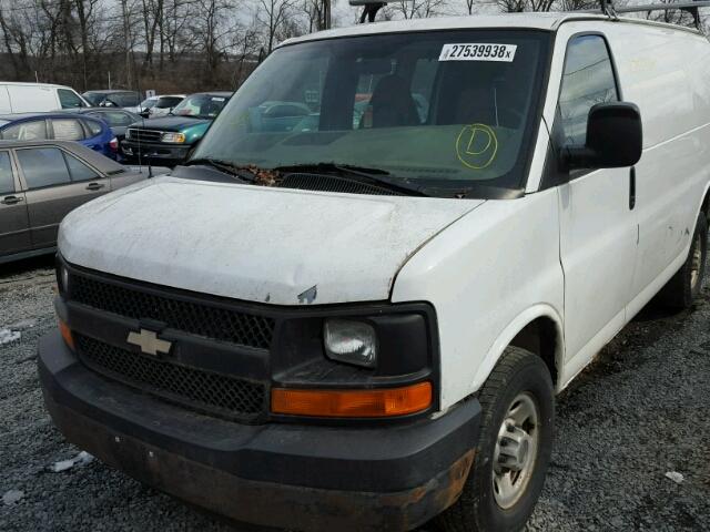 1GCGG25V941238634 - 2004 CHEVROLET EXPRESS G2 WHITE photo 2