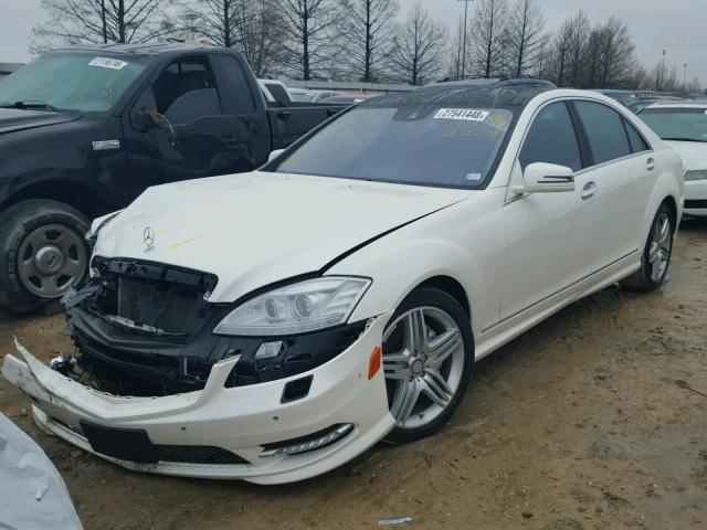 WDDNG9EB2DA528984 - 2013 MERCEDES-BENZ S 550 4MAT WHITE photo 2