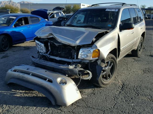 1GKDT13S722122930 - 2002 GMC ENVOY GOLD photo 2