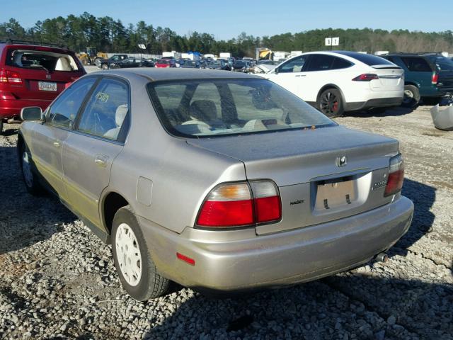 1HGCD5683TA135324 - 1996 HONDA ACCORD DX GOLD photo 3