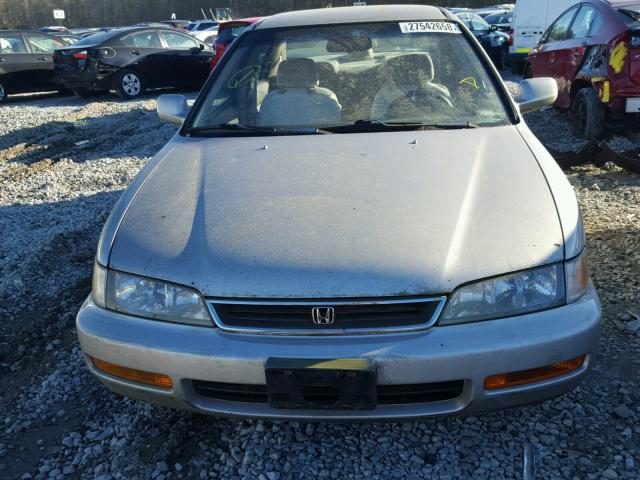 1HGCD5683TA135324 - 1996 HONDA ACCORD DX GOLD photo 9