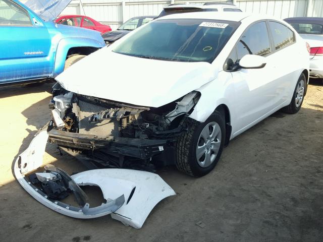 3KPFL4A76HE010426 - 2017 KIA FORTE LX WHITE photo 2