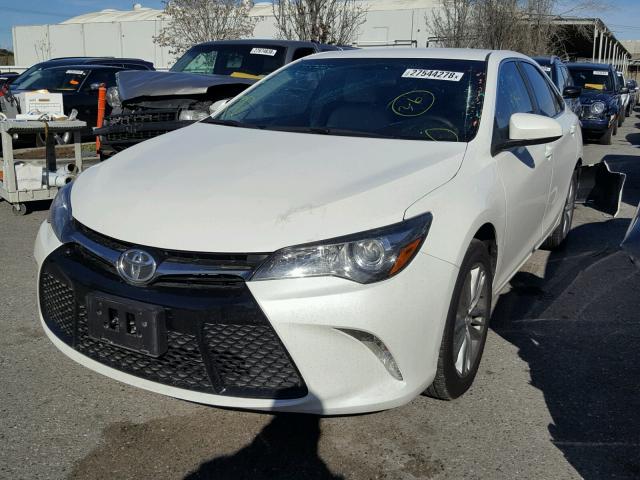 4T1BF1FKXHU383791 - 2017 TOYOTA CAMRY LE WHITE photo 2