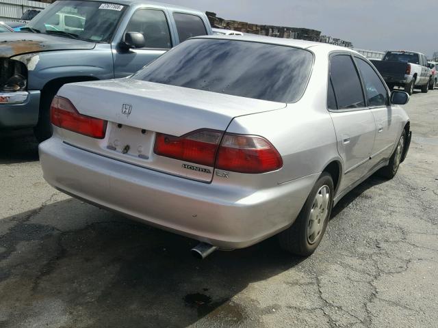 1HGCG564XWA059318 - 1998 HONDA ACCORD LX SILVER photo 4