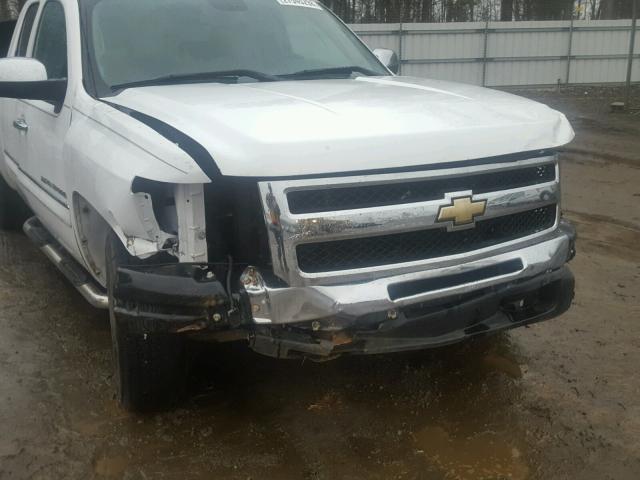 1GCRCSE0XBZ228752 - 2011 CHEVROLET SILVERADO WHITE photo 9