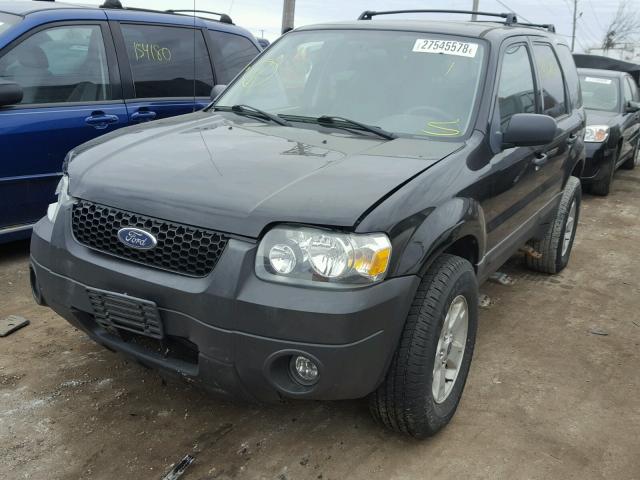 1FMYU93165KE24046 - 2005 FORD ESCAPE XLT BLACK photo 2