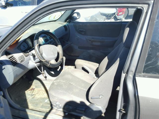 KMHCG35C81U148142 - 2001 HYUNDAI ACCENT GS GRAY photo 5