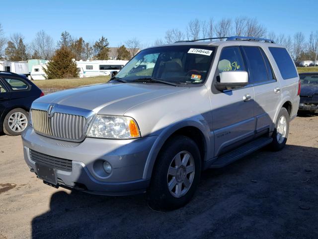 5LMFU28RX3LJ46141 - 2003 LINCOLN NAVIGATOR SILVER photo 2