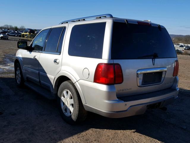 5LMFU28RX3LJ46141 - 2003 LINCOLN NAVIGATOR SILVER photo 3