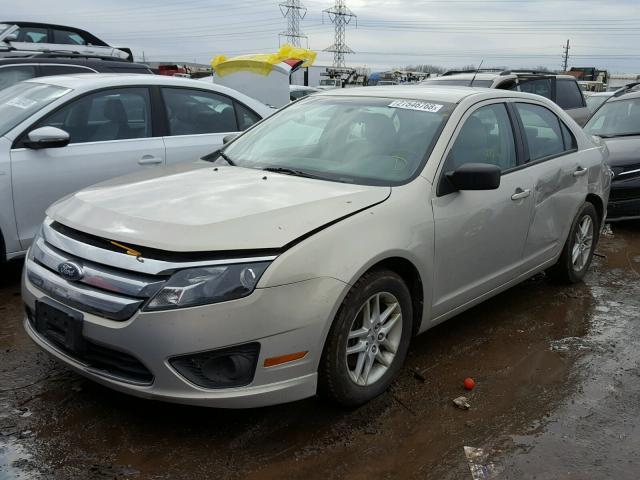 3FAHP0GA7AR348348 - 2010 FORD FUSION S BEIGE photo 2