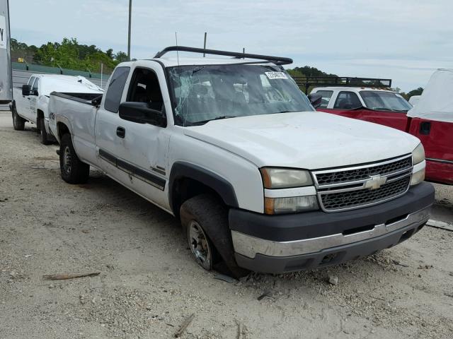 1GCHK29205E303304 - 2005 CHEVROLET SILVERADO WHITE photo 1