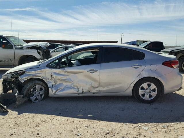 3KPFK4A71HE138706 - 2017 KIA FORTE LX SILVER photo 9