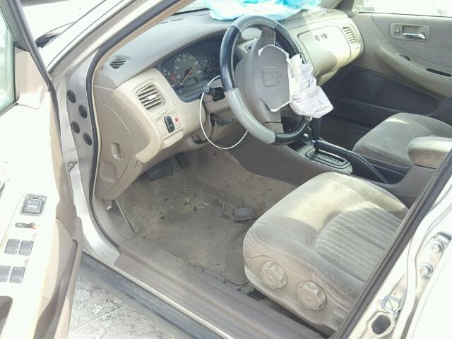 1HGCG5647WA168559 - 1998 HONDA ACCORD LX SILVER photo 9