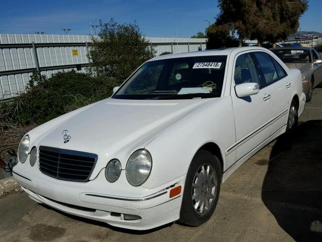 WDBJF65J61B316501 - 2001 MERCEDES-BENZ E 320 WHITE photo 2