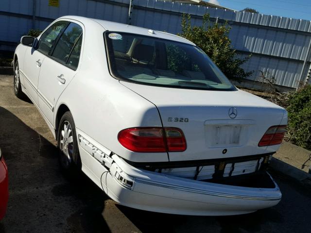 WDBJF65J61B316501 - 2001 MERCEDES-BENZ E 320 WHITE photo 3