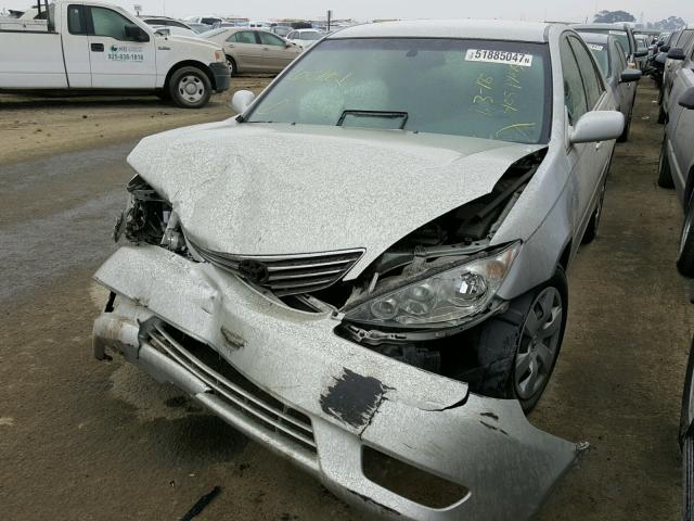 4T1BE32K95U070019 - 2005 TOYOTA CAMRY LE SILVER photo 2