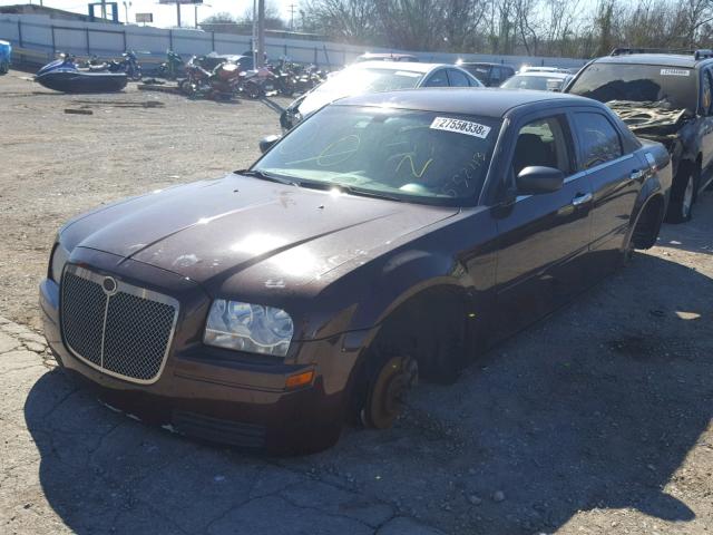 2C3JA43R65H552113 - 2005 CHRYSLER 300 BROWN photo 2