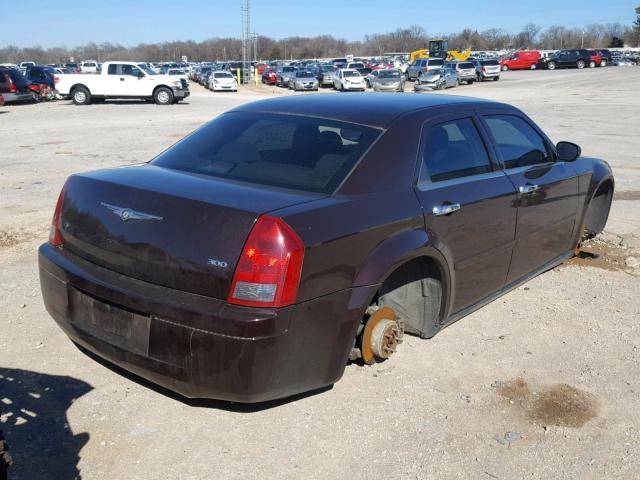 2C3JA43R65H552113 - 2005 CHRYSLER 300 BROWN photo 4