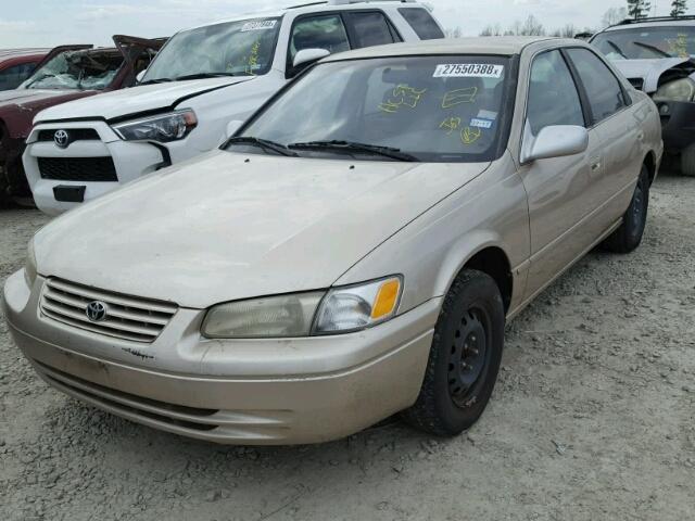 JT2BG22K2W0174765 - 1998 TOYOTA CAMRY CE GOLD photo 2