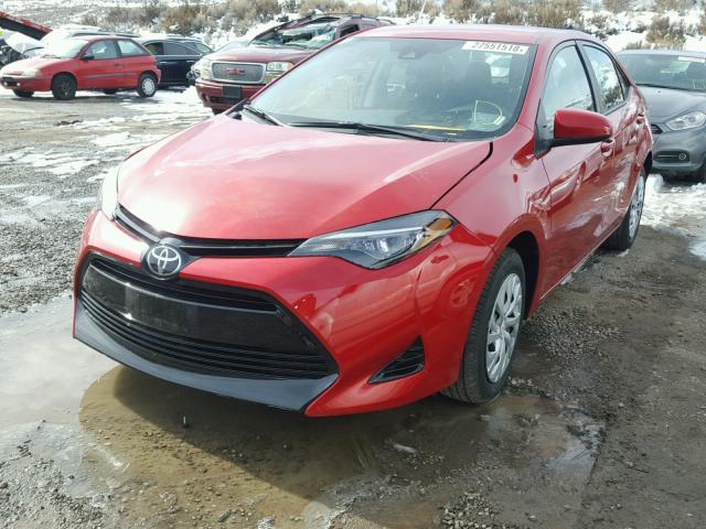 5YFBURHEXJP756007 - 2018 TOYOTA COROLLA L RED photo 2