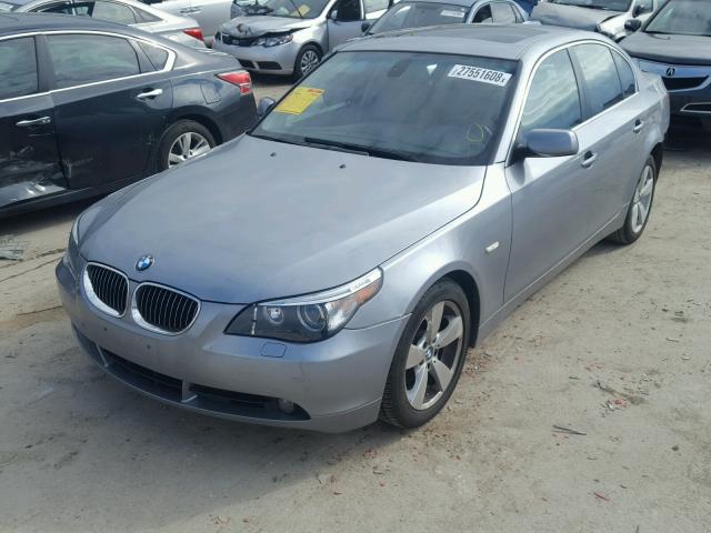 WBANF73537CU22404 - 2007 BMW 530 XI GRAY photo 2