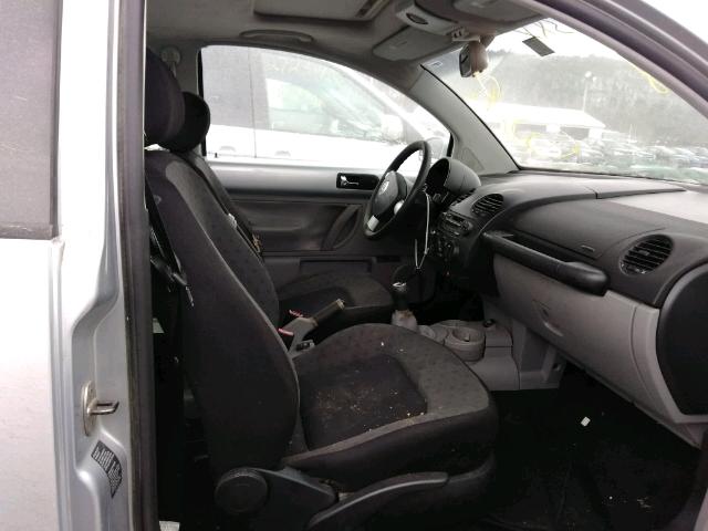 3VWCK21C92M461142 - 2002 VOLKSWAGEN NEW BEETLE 银色 照片 5