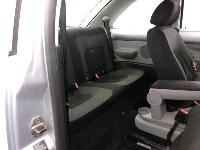 3VWCK21C92M461142 - 2002 VOLKSWAGEN NEW BEETLE 银色 照片 6