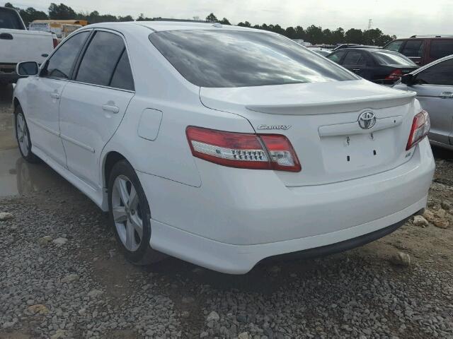 4T1BF3EK2BU749151 - 2011 TOYOTA CAMRY BASE WHITE photo 3