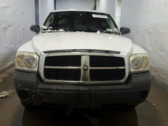 1D7HW22N65S220699 - 2005 DODGE DAKOTA ST WHITE photo 9