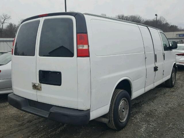 1GCGG29VX71154059 - 2007 CHEVROLET EXPRESS G2 WHITE photo 4