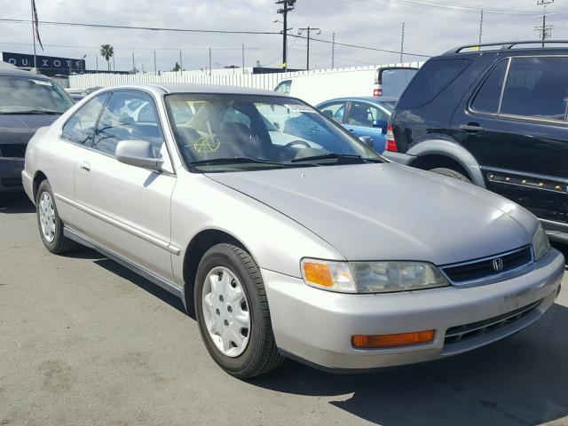 1HGCD7238TA035256 - 1996 HONDA ACCORD LX SILVER photo 1