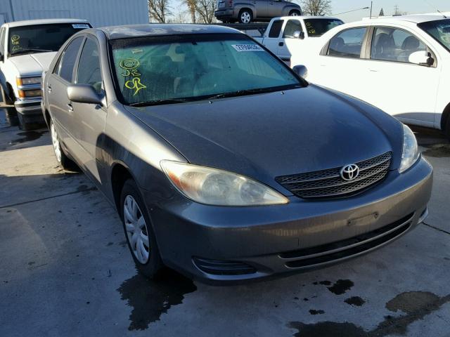 JTDBE32K120076663 - 2002 TOYOTA CAMRY LE GRAY photo 1