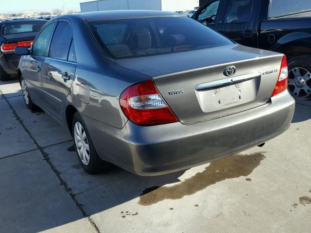 JTDBE32K120076663 - 2002 TOYOTA CAMRY LE GRAY photo 3