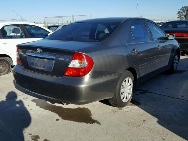 JTDBE32K120076663 - 2002 TOYOTA CAMRY LE GRAY photo 4