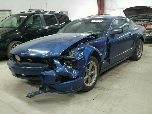 1ZVFT82H965257685 - 2006 FORD MUSTANG GT BLUE photo 2