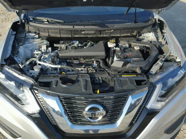 KNMAT2MV9HP551110 - 2017 NISSAN ROGUE S SILVER photo 7