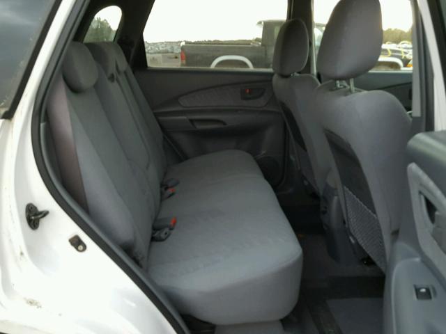 KM8JM12BX5U127315 - 2005 HYUNDAI TUCSON GL WHITE photo 6