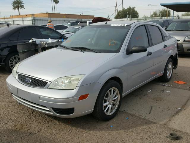 1FAFP34N97W286134 - 2007 FORD FOCUS ZX4 SILVER photo 2