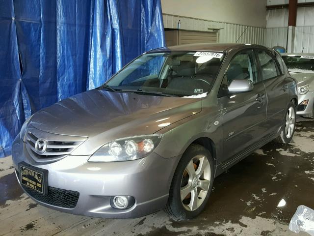 JM1BK343961501951 - 2006 MAZDA 3 HATCHBAC GRAY photo 2