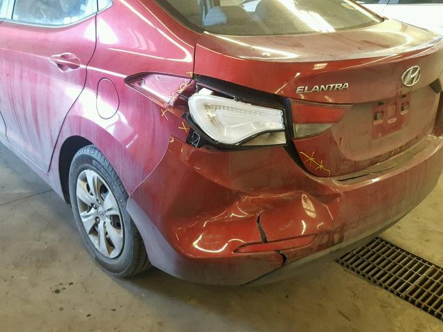 5NPDH4AE3GH700927 - 2016 HYUNDAI ELANTRA SE RED photo 9