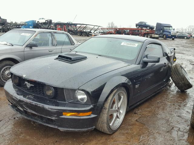 1ZVFT82H675345904 - 2007 FORD MUSTANG GT BLACK photo 2