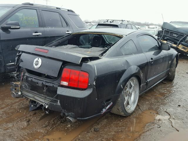 1ZVFT82H675345904 - 2007 FORD MUSTANG GT BLACK photo 4