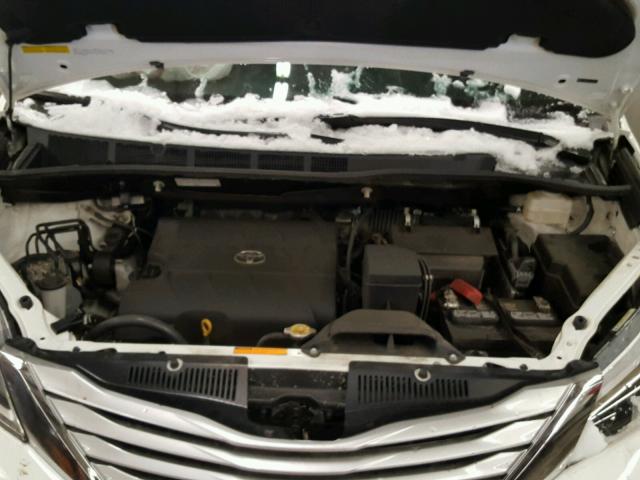 5TDDK3DC7FS122717 - 2015 TOYOTA SIENNA XLE WHITE photo 7